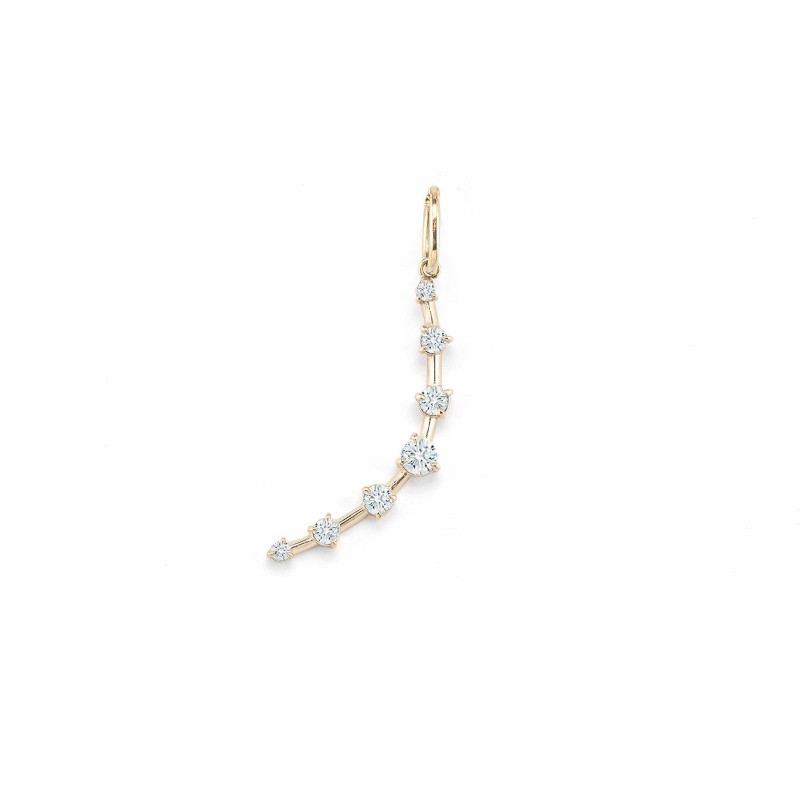 https://www.tinyjewelbox.com/upload/product/Gold And Diamond Crescent Charm