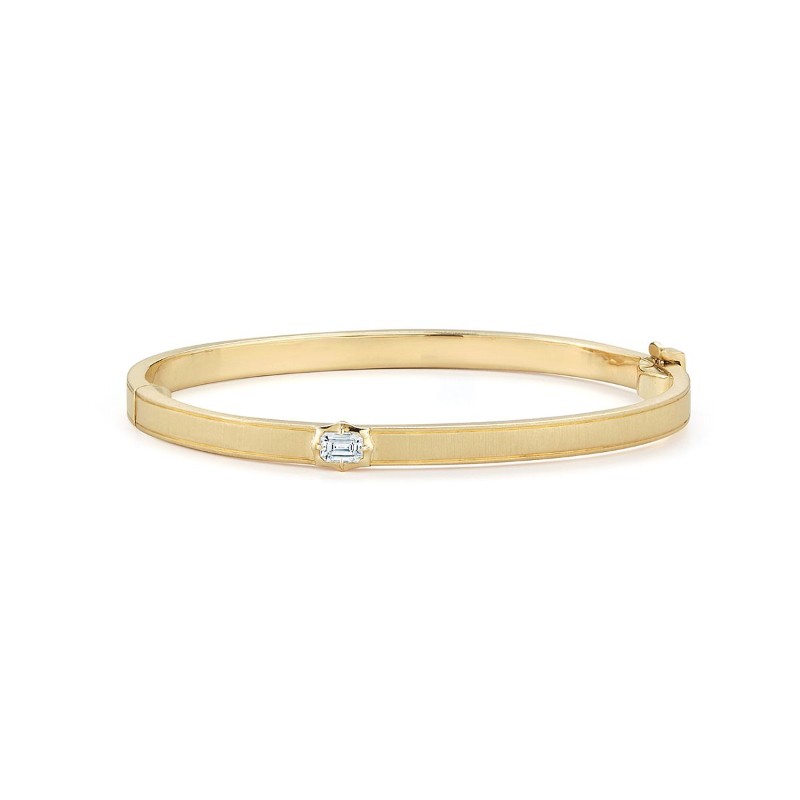 https://www.tinyjewelbox.com/upload/product/Gold And Diamond Vanguard Bangle Bracelet