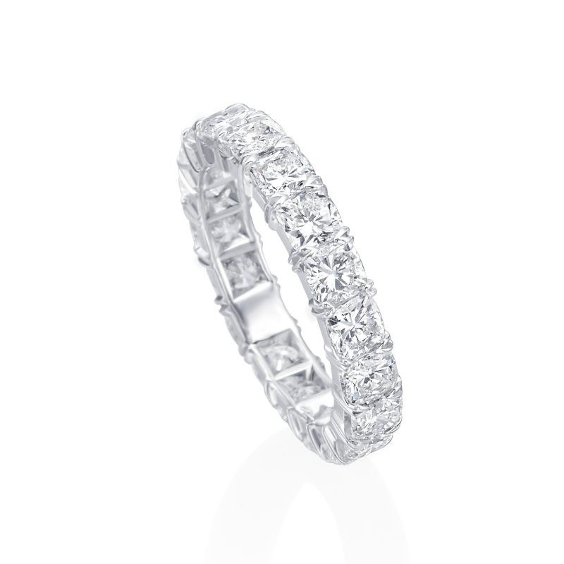https://www.tinyjewelbox.com/upload/product/Platinum And Cushion Diamond Wedding Band Ring