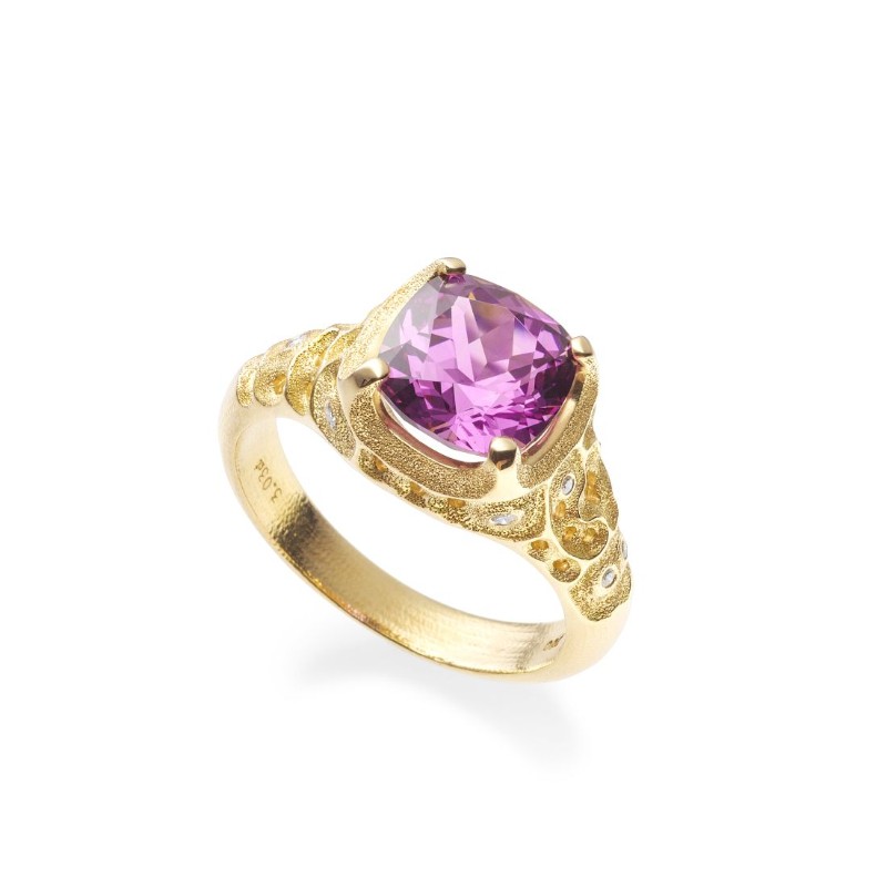 https://www.tinyjewelbox.com/upload/product/Gold And Pink Garnet Ring